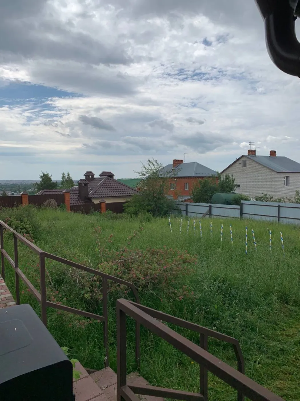 Минималистичный участок для IT-специалиста — фото проекта