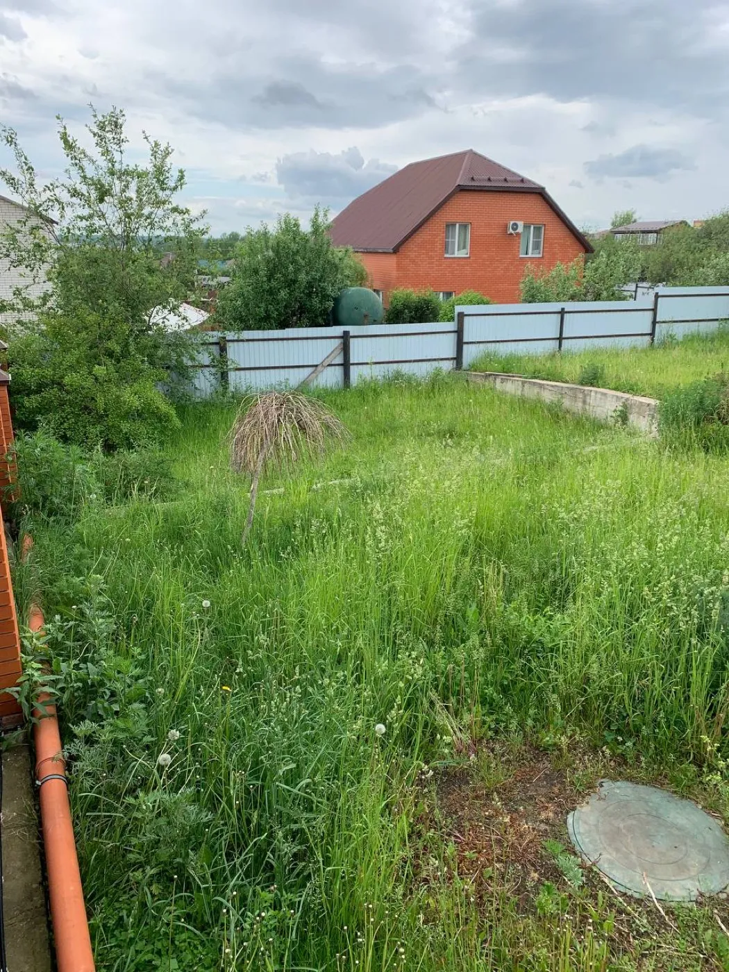 Минималистичный участок для IT-специалиста — фото проекта