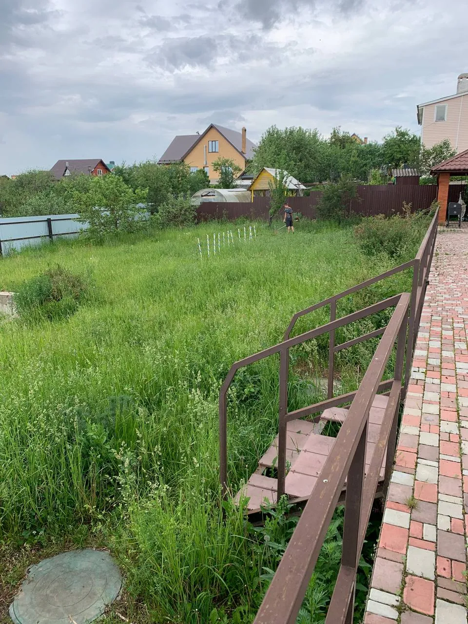 Минималистичный участок для IT-специалиста — фото проекта